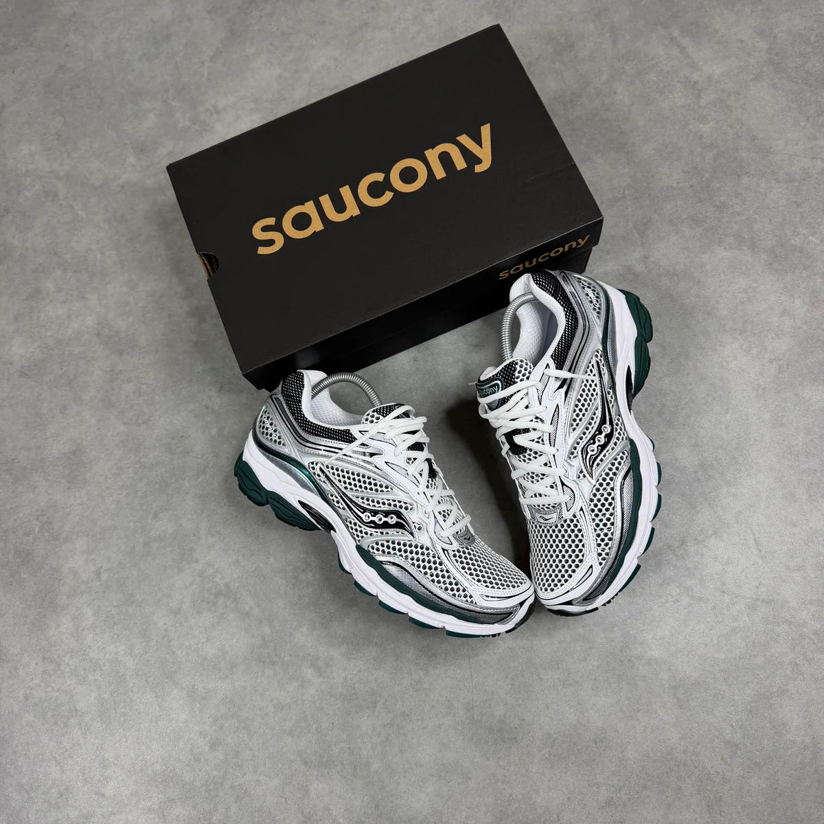 SAUCONY PROGRID OMNI 9 'WHITE PINE GREEN