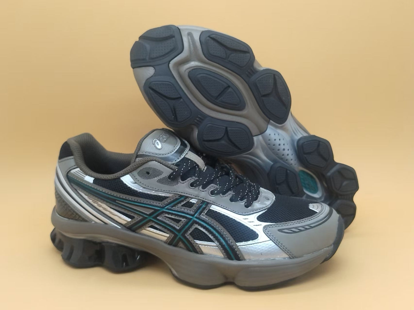 ASICS GEL QUANTUM KINETIC GRISE