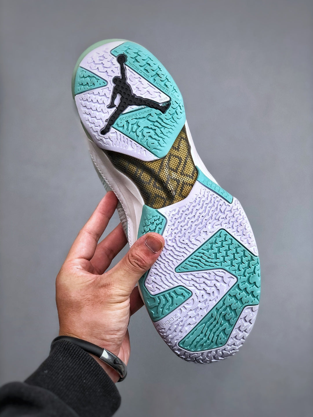 Nike Air Jordan 37 Rétro – Style iconique