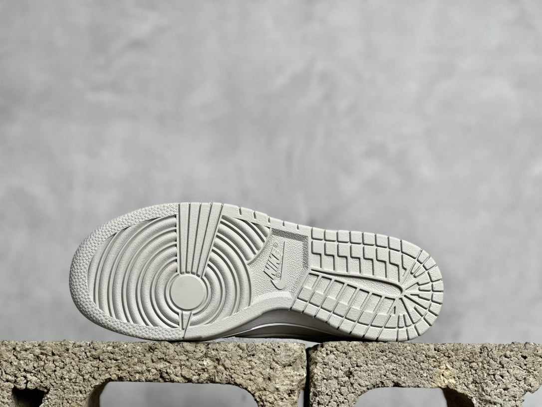 NIKE DUNK LOW WHITE GREY