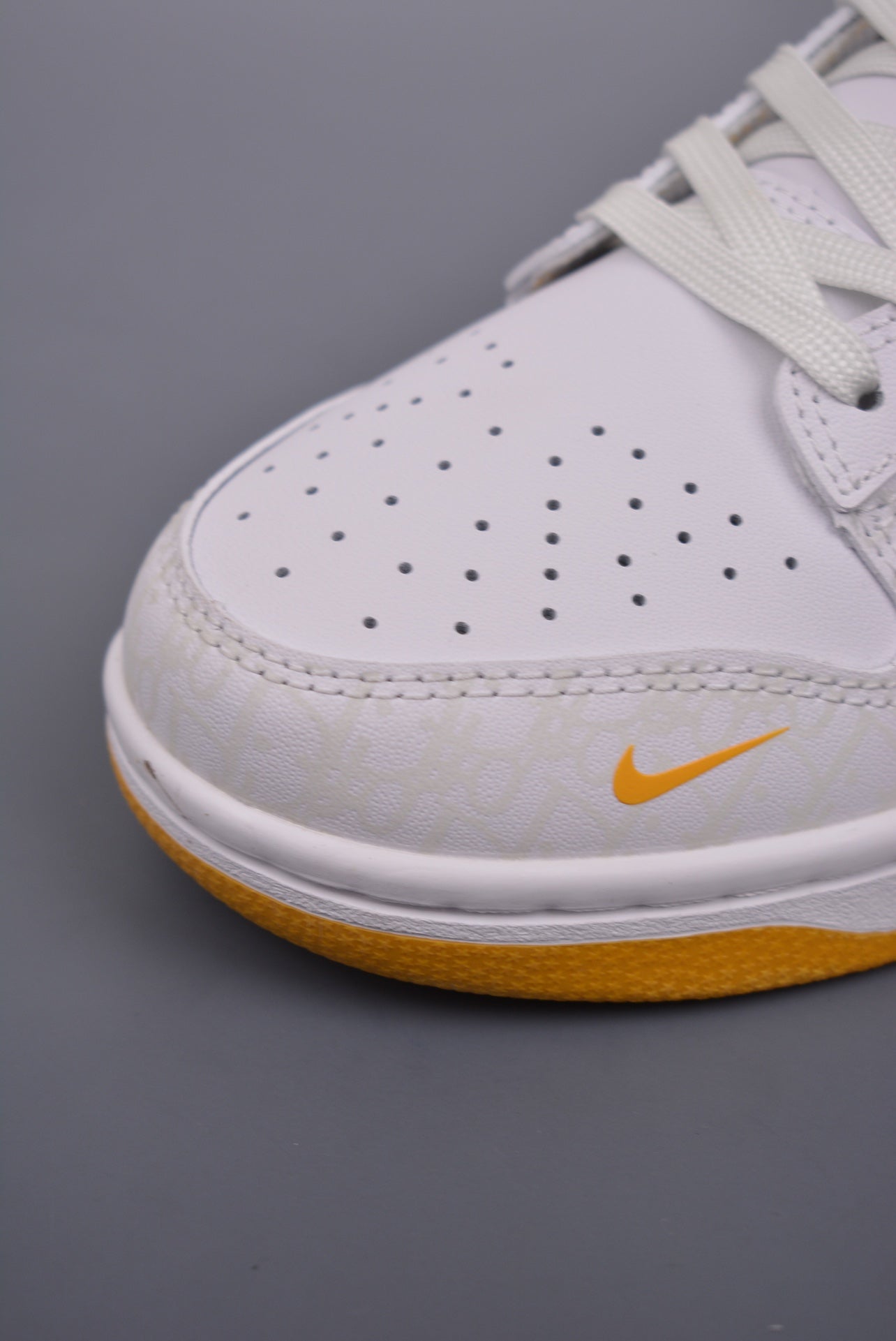 NIKE DUNK LOW SB YELLOW DIOR