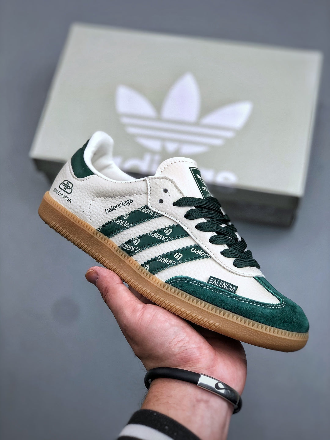Adidas Samba x Balenciaga – Le retour du mythe