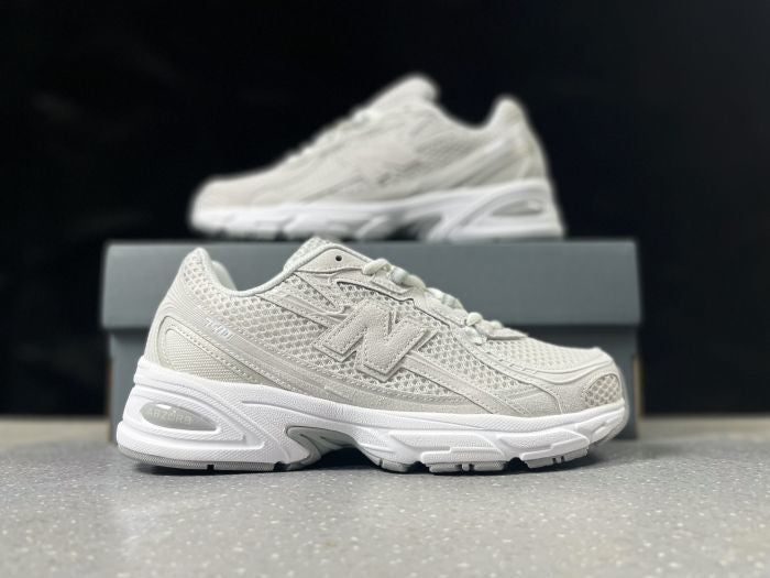 New Balance 740 – Sneakers Iconiques