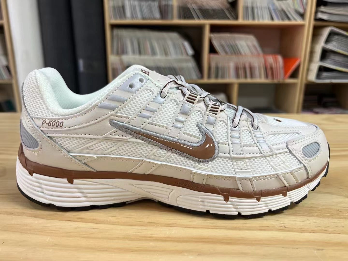 NIKE SNEAKERS P6000 BEIGE & MARRON