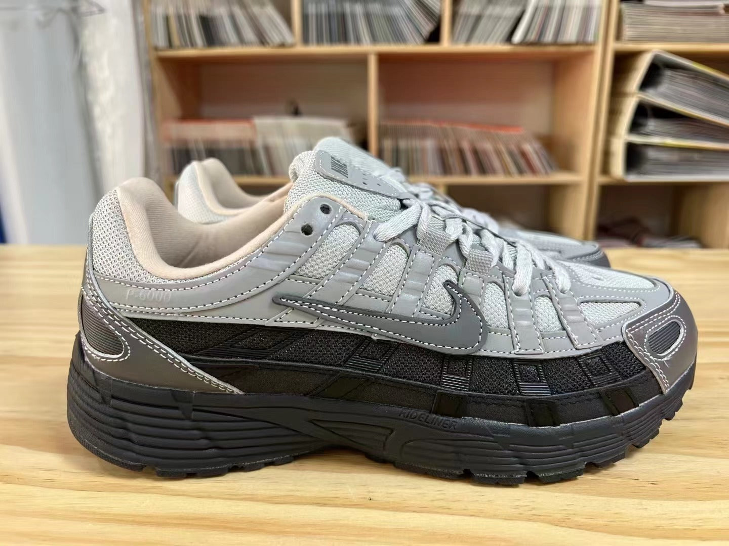 NIKE SNEAKERS P6000 NOIR & GRIS