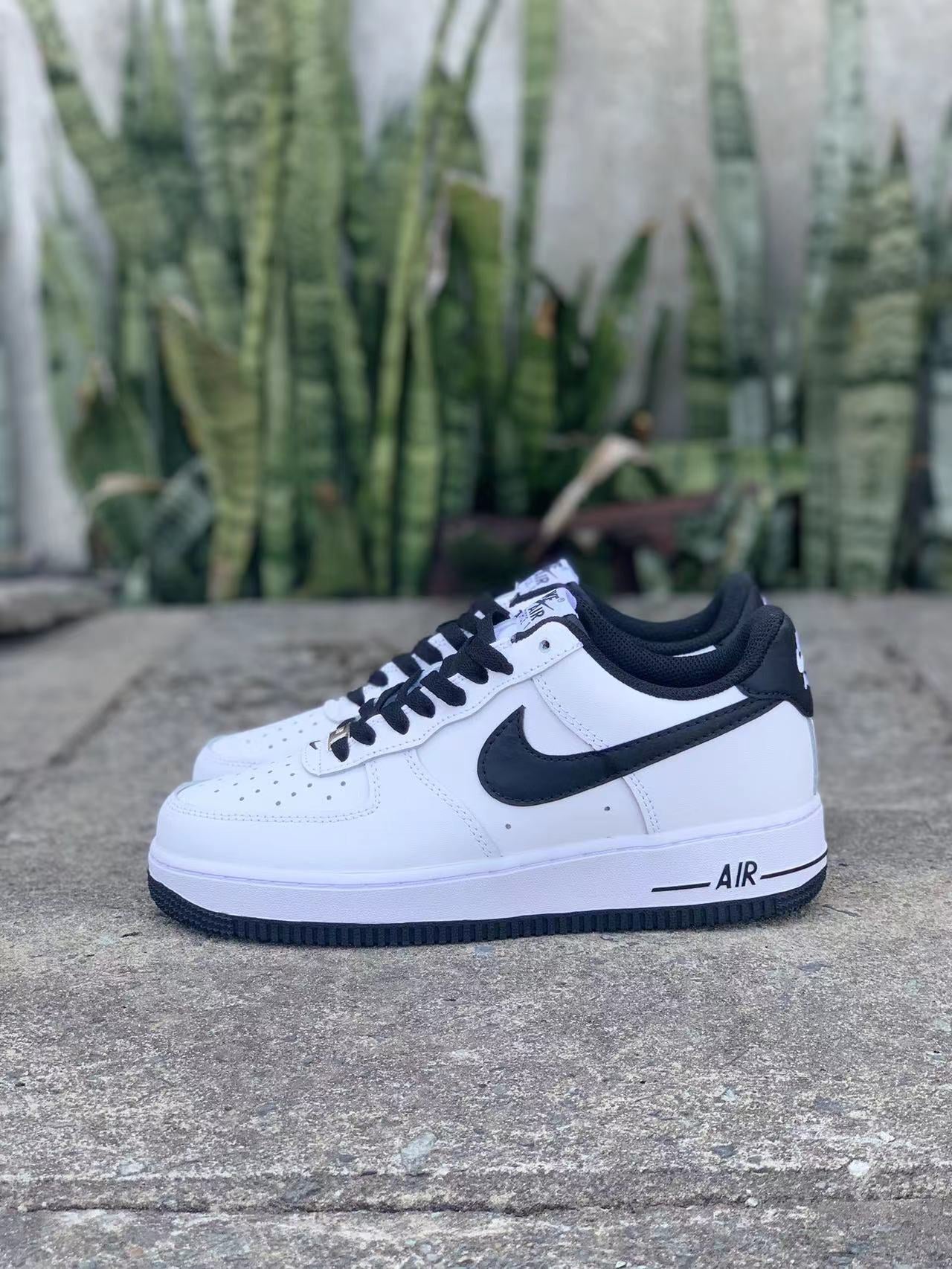NIKE AIR FORCE 1 BLANCHE & NOIR