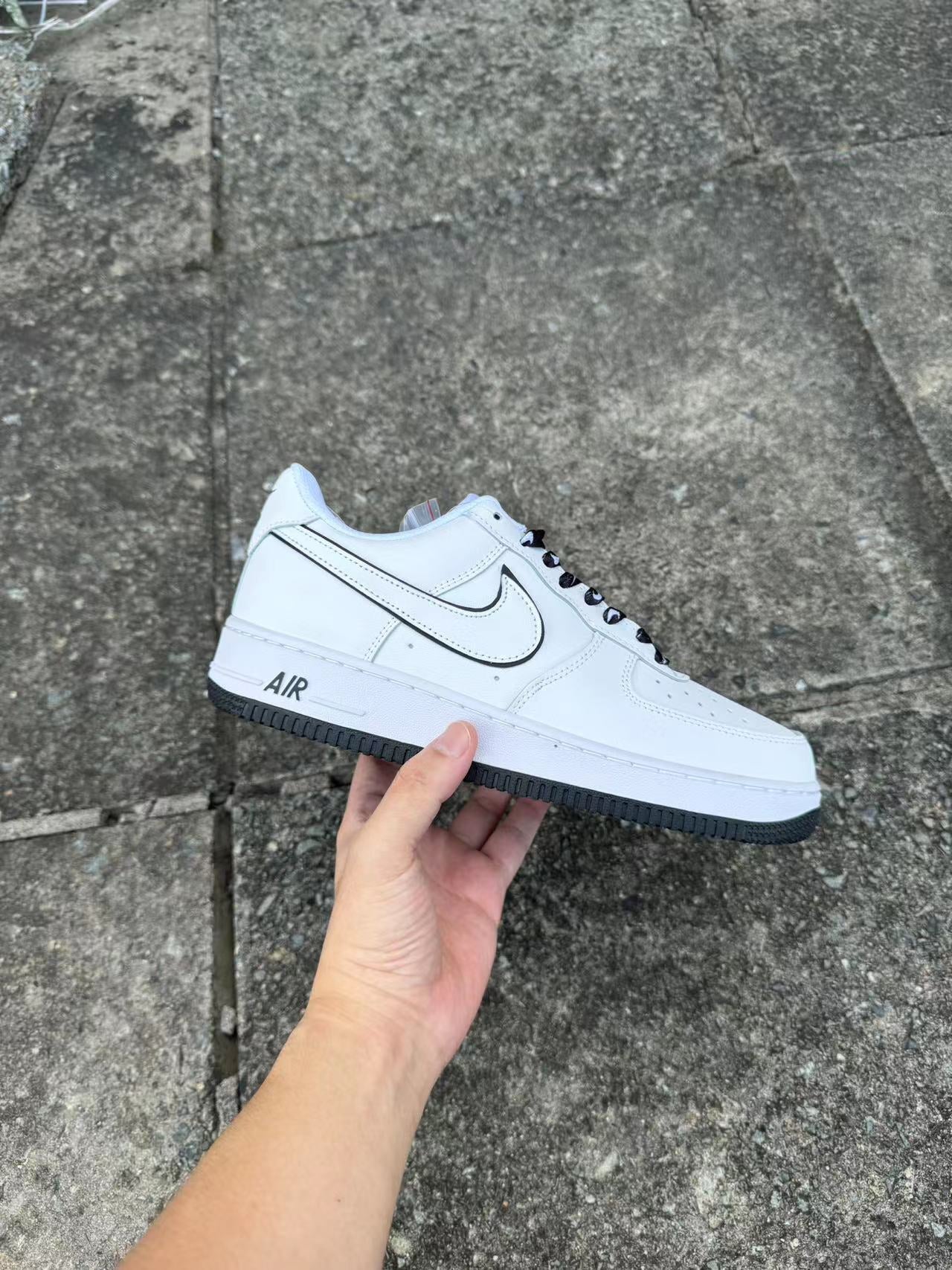 NIKE AIR FORCE 1 WHITE BLANCHE & NOIR