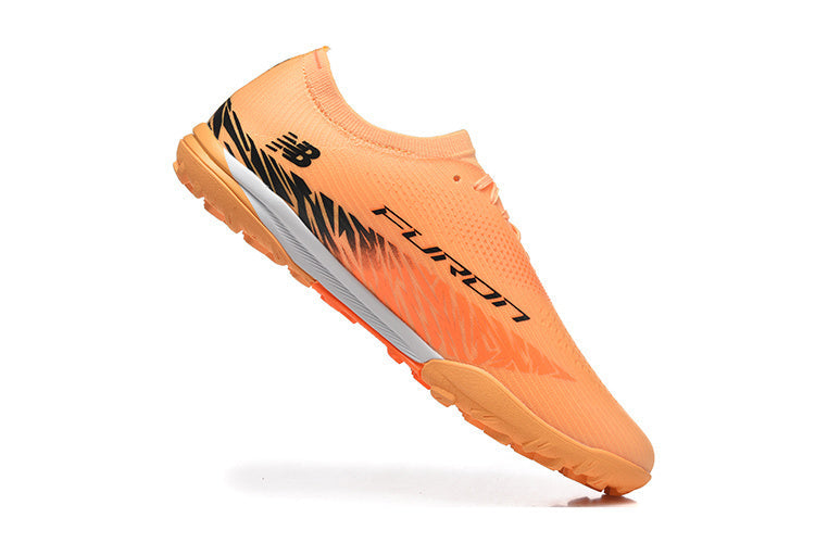 New Balance Furon V8 Elite TF – Vitesse et contrôle sur synthétique