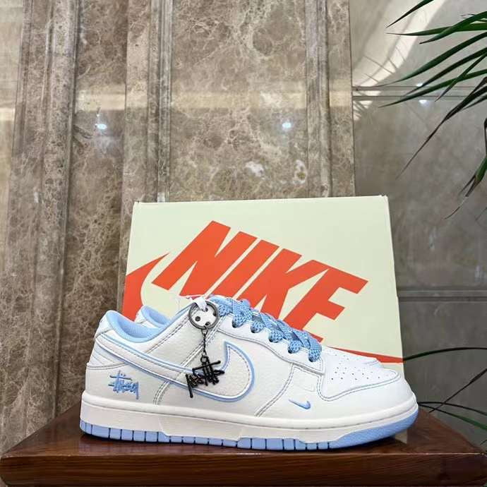 NIKE DUNK LOW STUSSY BLANC BLEU