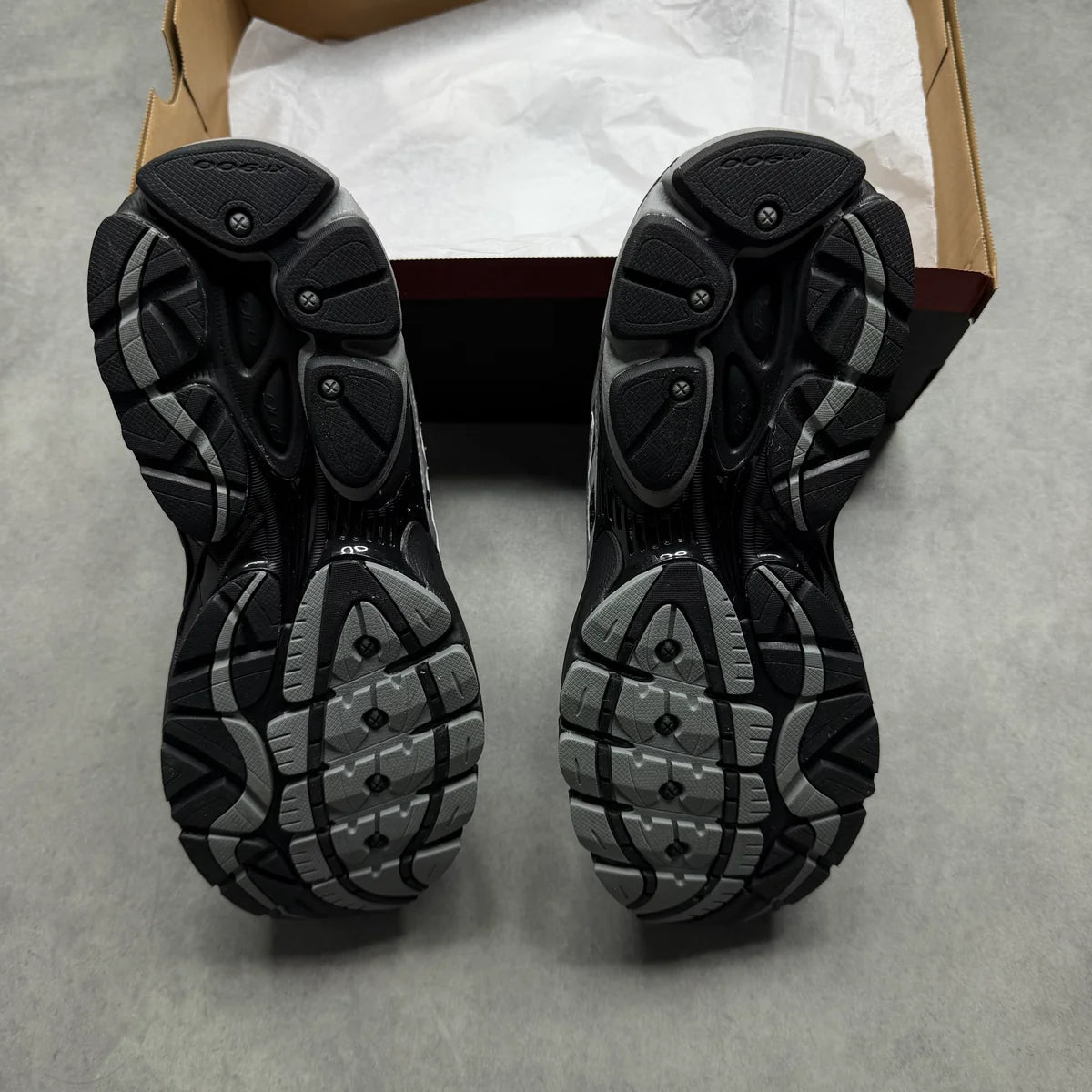 SAUCONY PROGRID OMNI 9 'BLACK SILVER