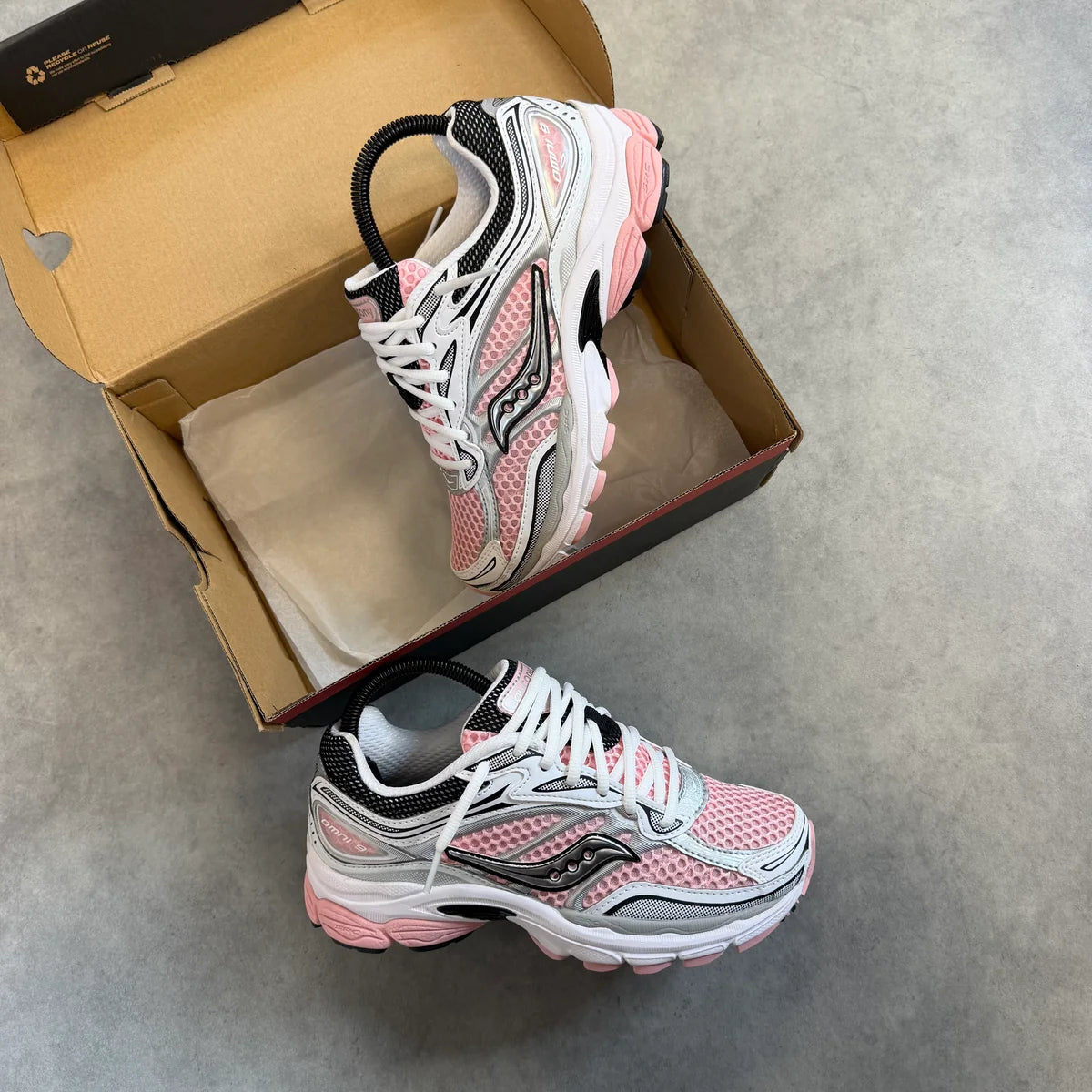 SAUCONY PROGRID OMNI 9 ‘WHITE TOUCH’