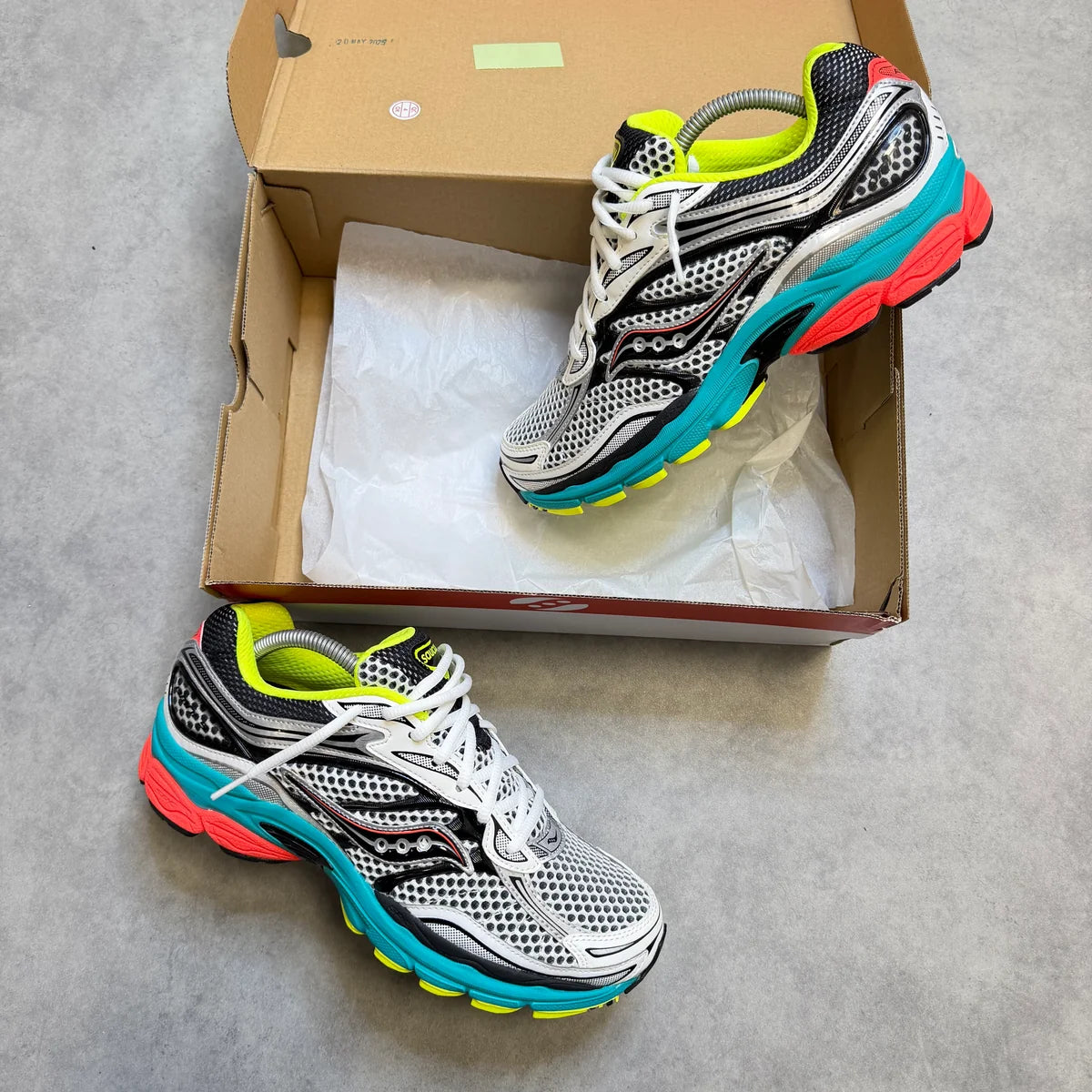 SAUCONY PROGRID OMNI 9 'SILVER MUTANT