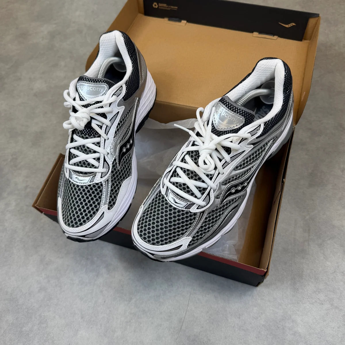 SAUCONY PROGRID OMNI 9 ' DEEP NAVY'