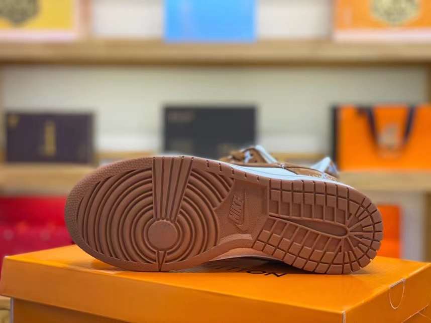 NIKE DUNK LOW LOUIS VUITTON LV