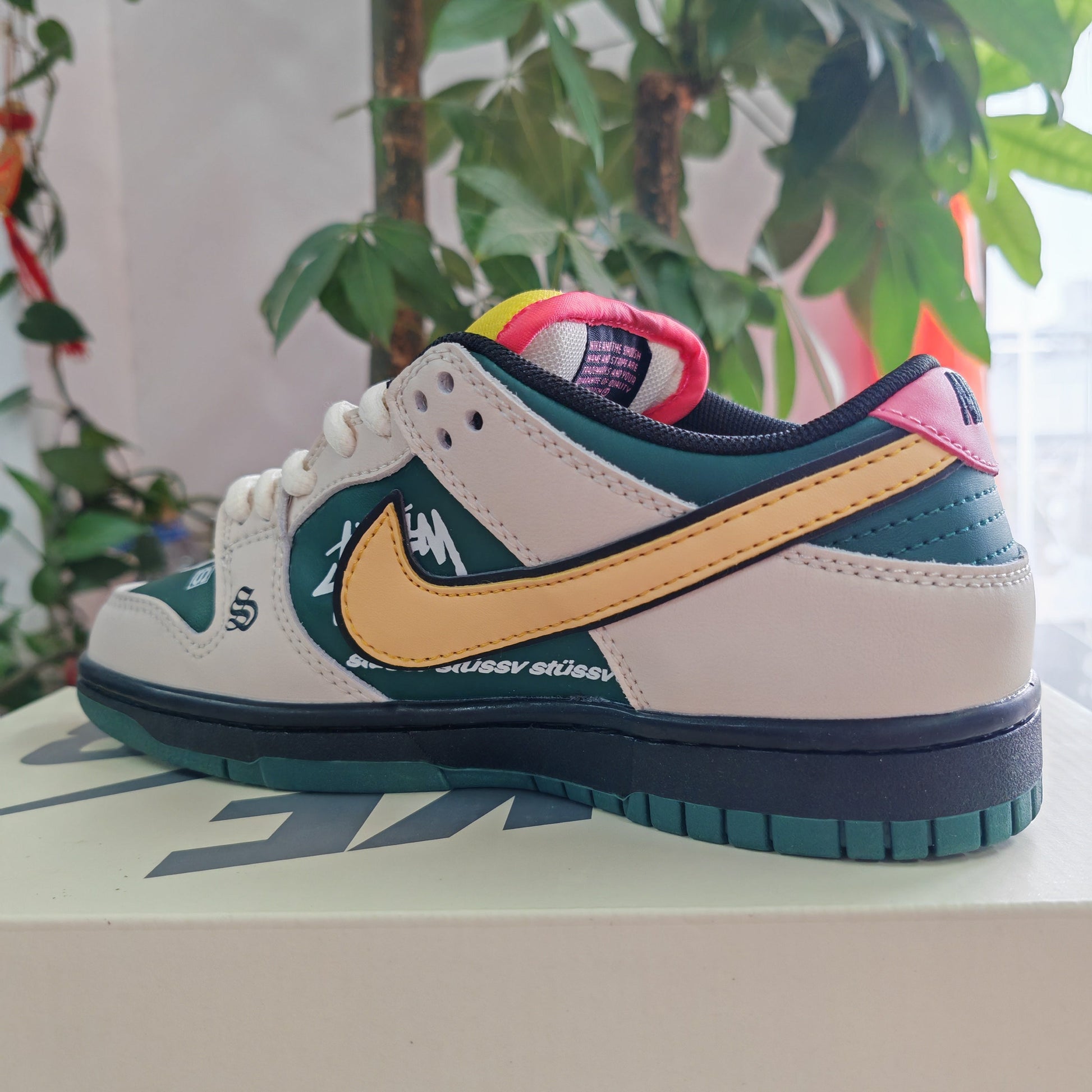 NIKE DUNK LOW STUSSY