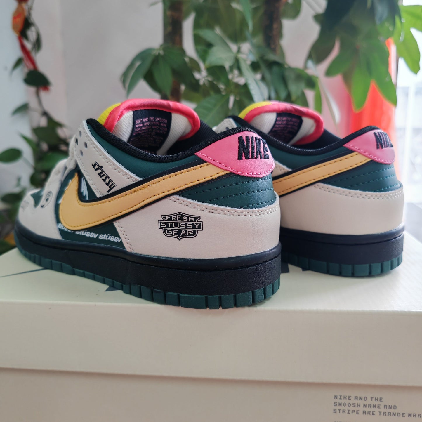 NIKE DUNK LOW STUSSY