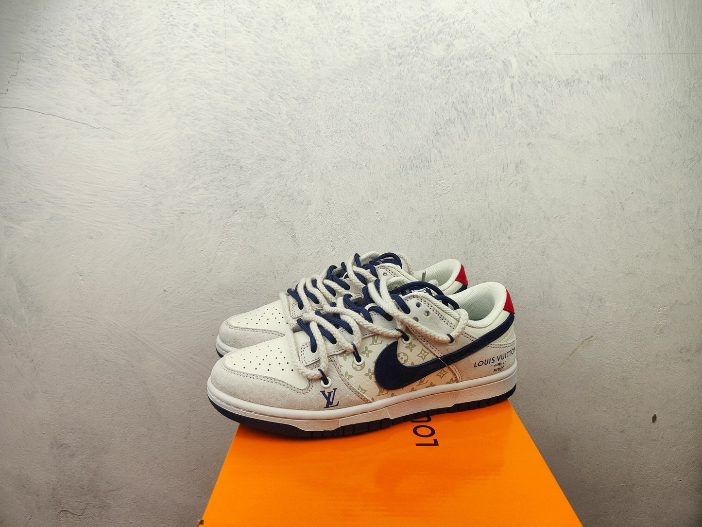 NIKE DUNK LOW LOUIS VUITTON