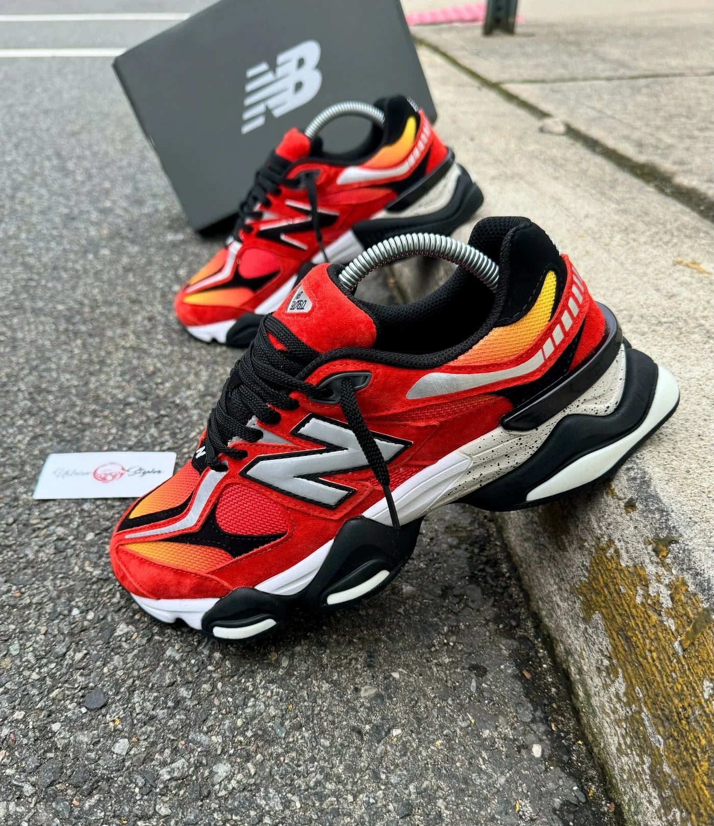 NEW BALANCE NB 9060 FIRE RED BLACK WHITE