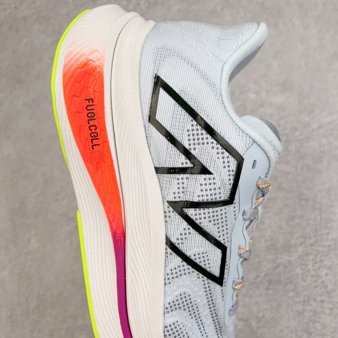 NEW BALANCE FUELCELL SUPERCOMB TRAINER V2 GRISE