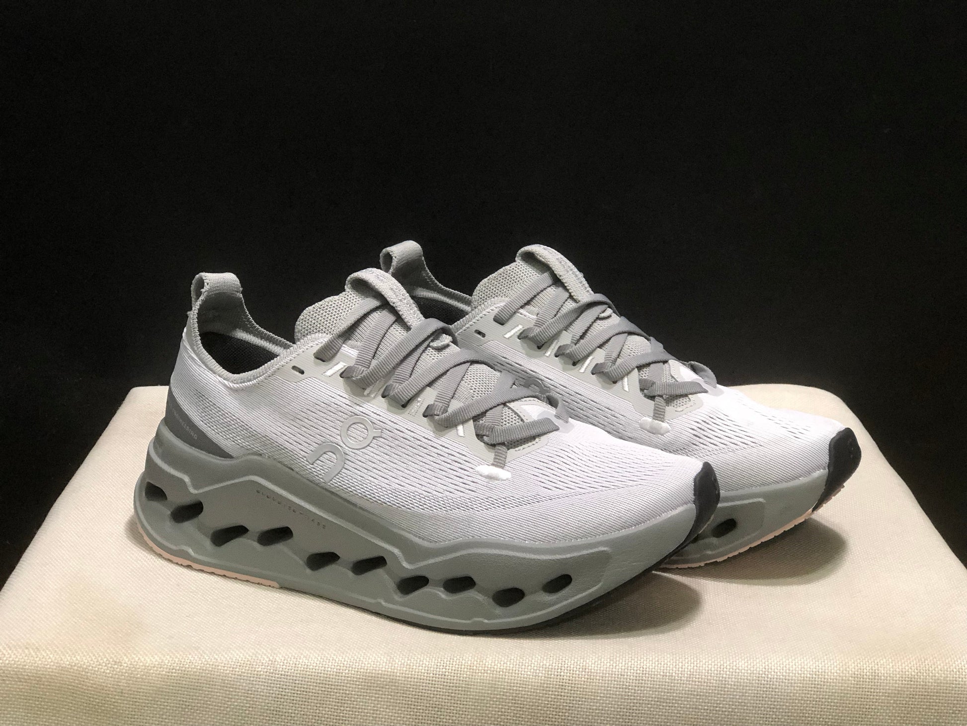 Basket ON Cloudsurfer Trail – Confort & Performance au Quotidien