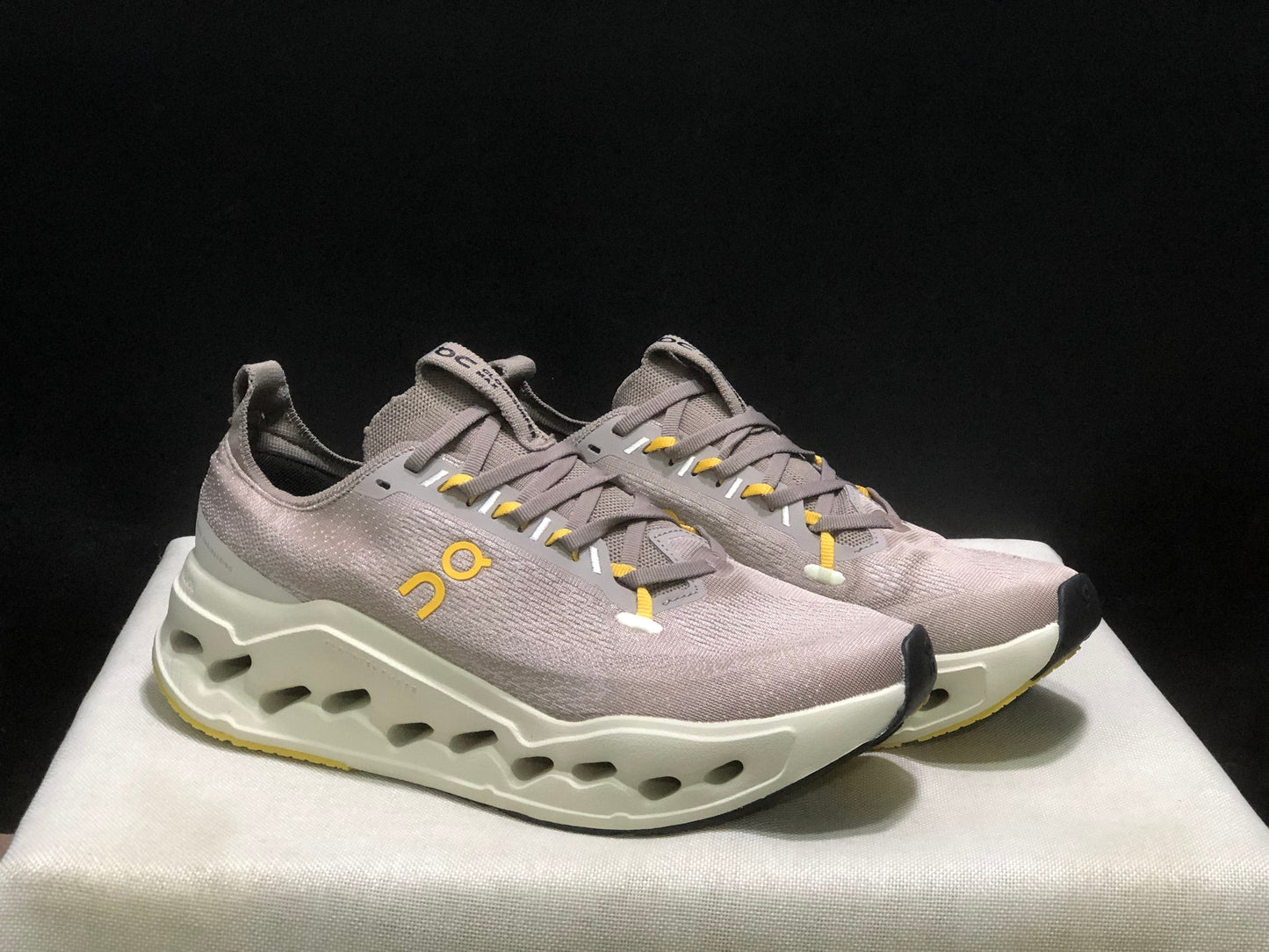 Basket ON Cloudsurfer Trail – Confort & Performance au Quotidien