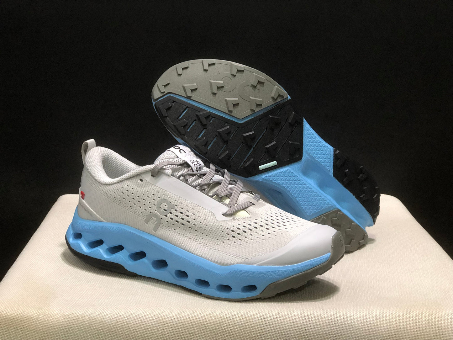 Basket ON Cloudsurfer Trail – Confort & Performance au Quotidien