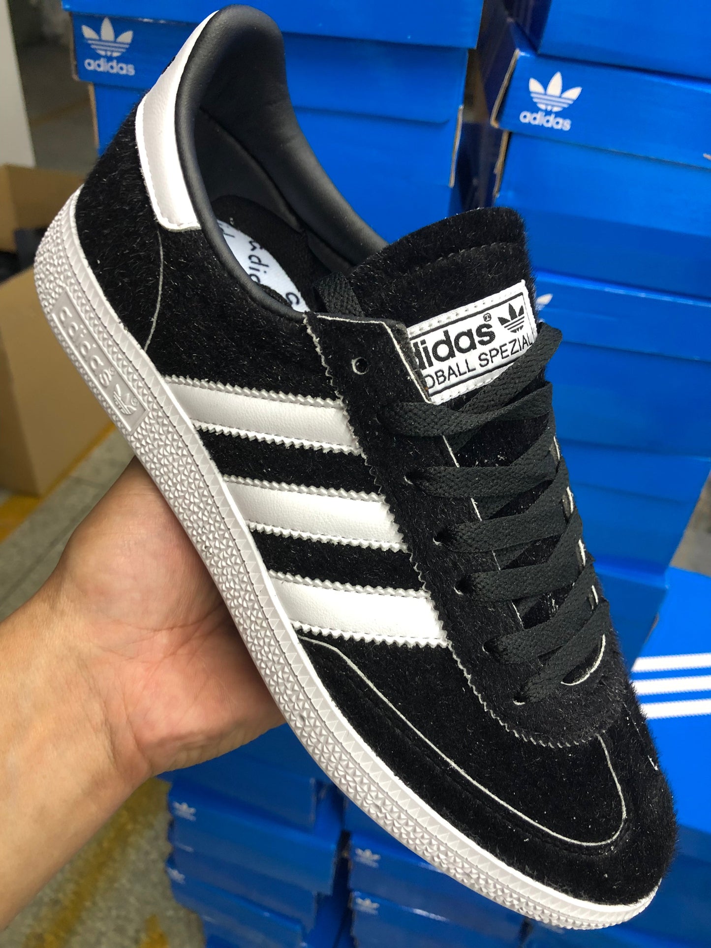 ADIDAS GAZELLE NOIR & BLANC