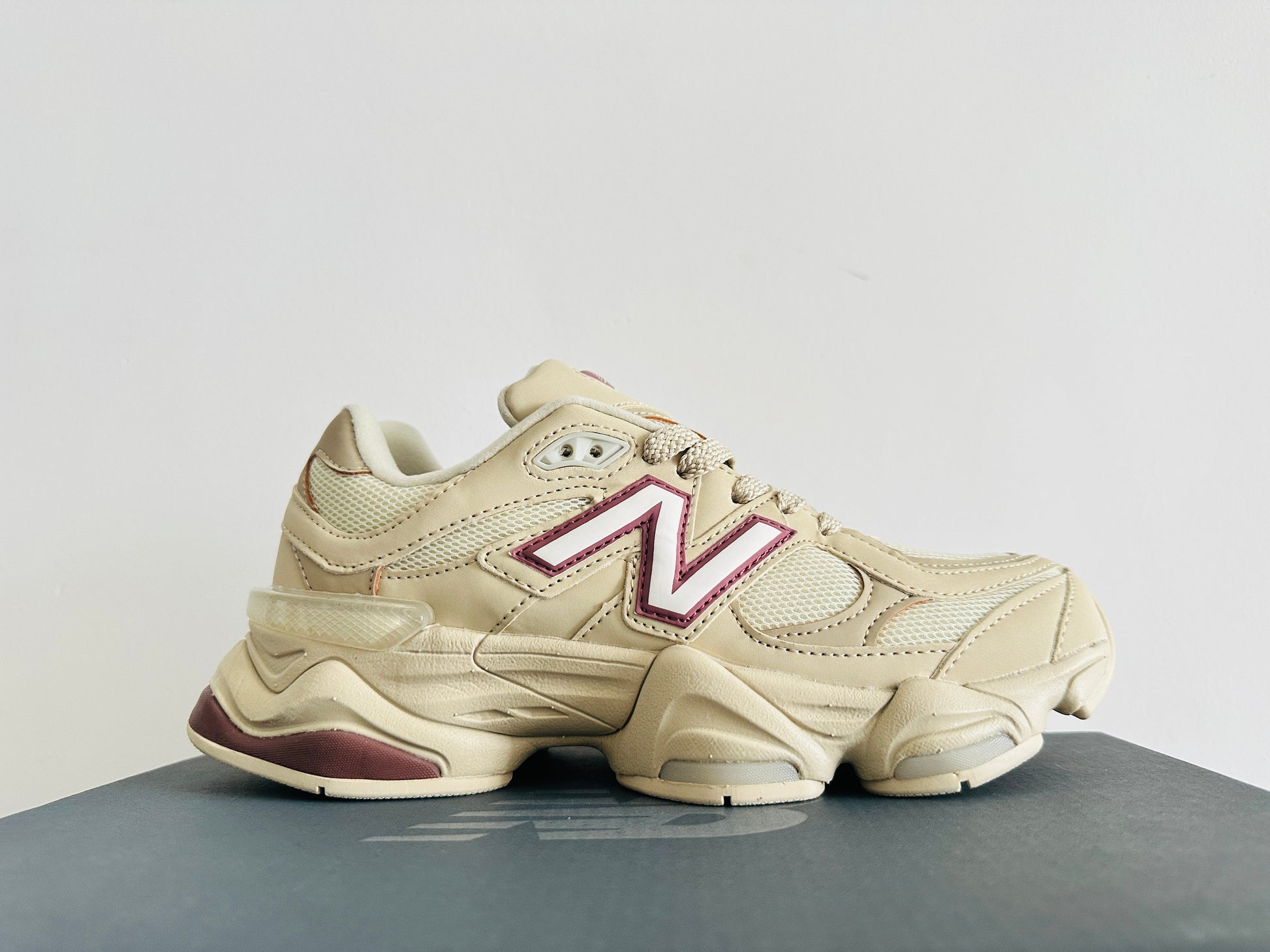 NEW BALANCE NB 9060 BEIGE