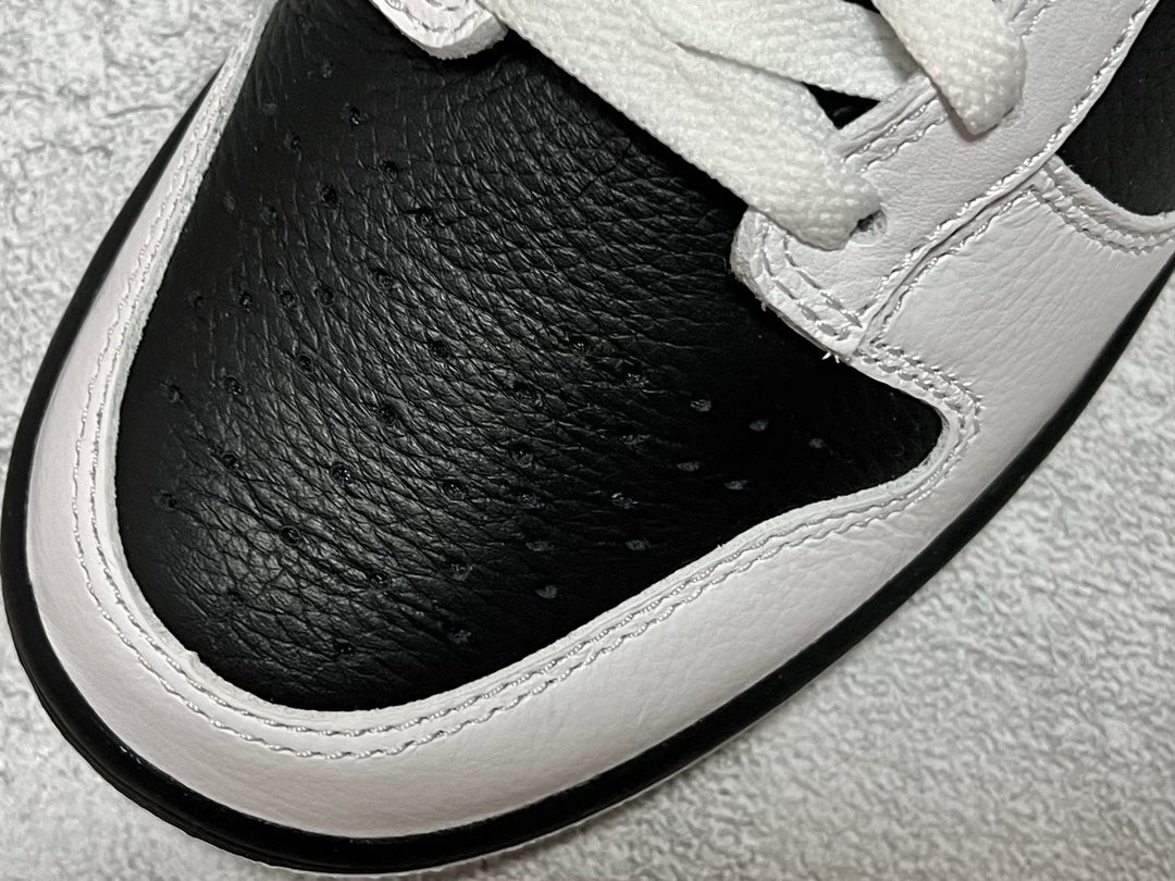 NIKE DUNK LOW WHITE BLACK
