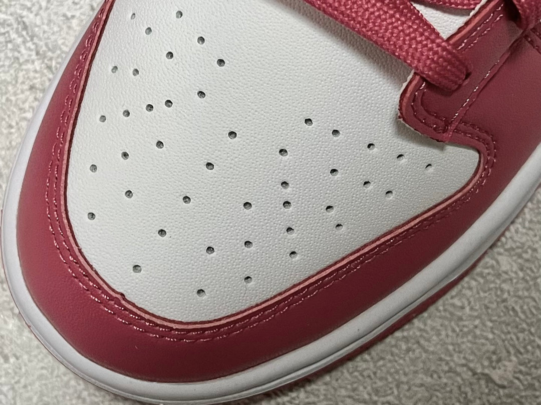 NIKE DUNK LOW WHITE PINK