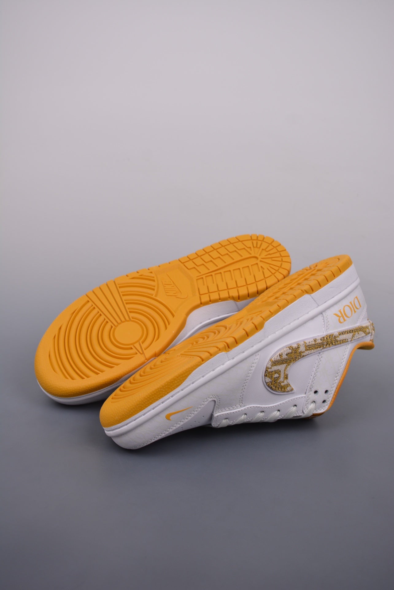 NIKE DUNK LOW SB YELLOW DIOR