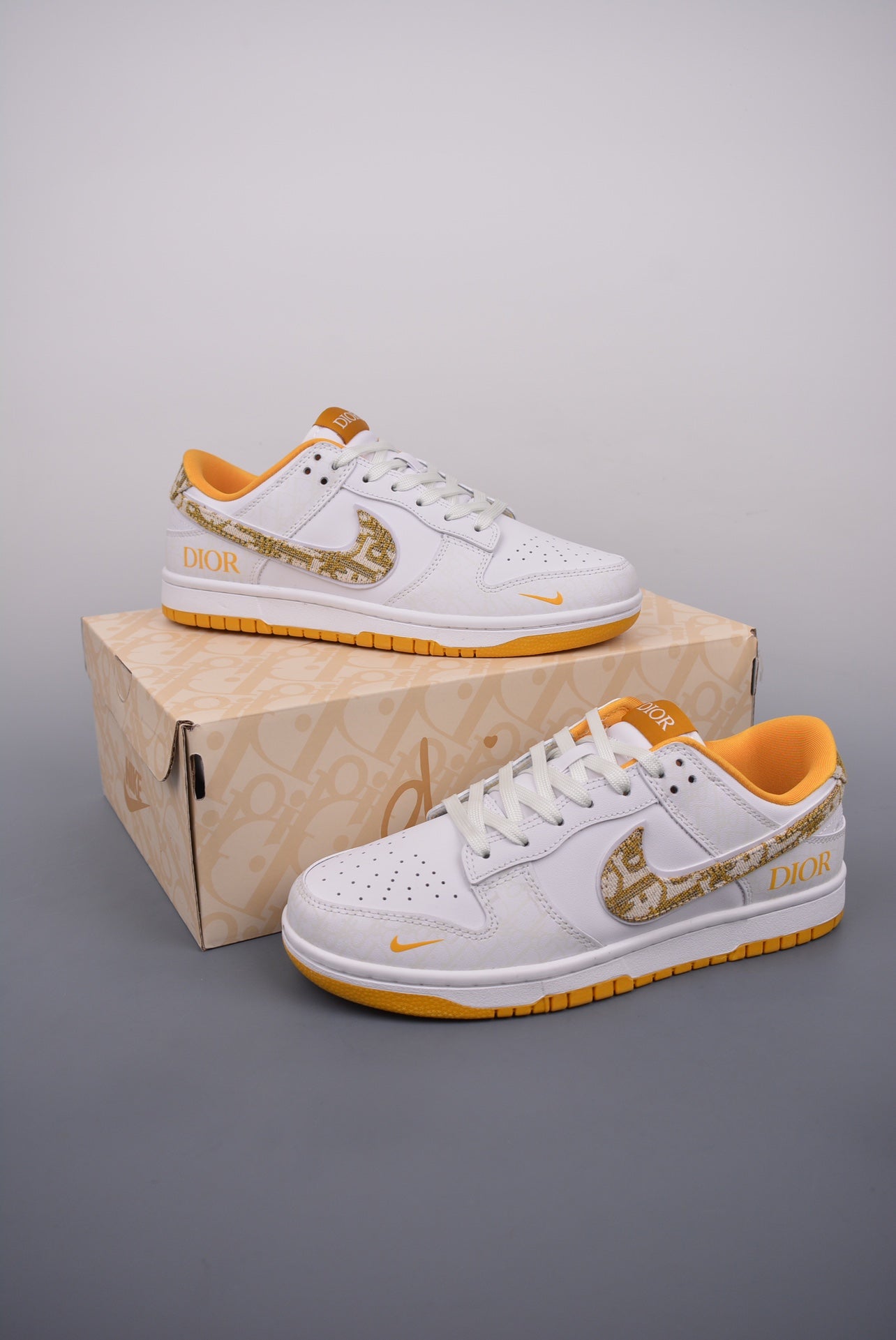 NIKE DUNK LOW SB YELLOW DIOR