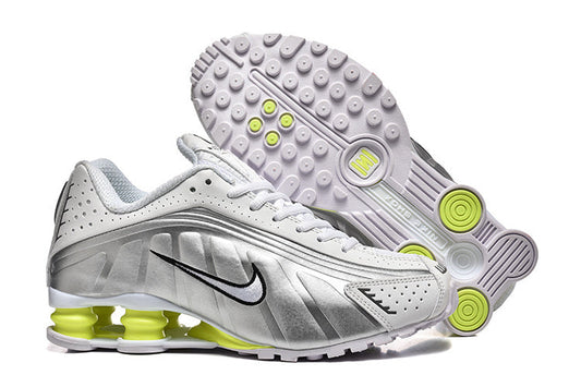 Nike Shox R4 – Style futuriste & confort