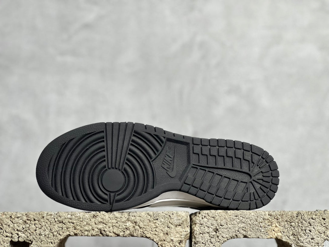 NIKE DUNK LOW PANDA WHITE BLACK