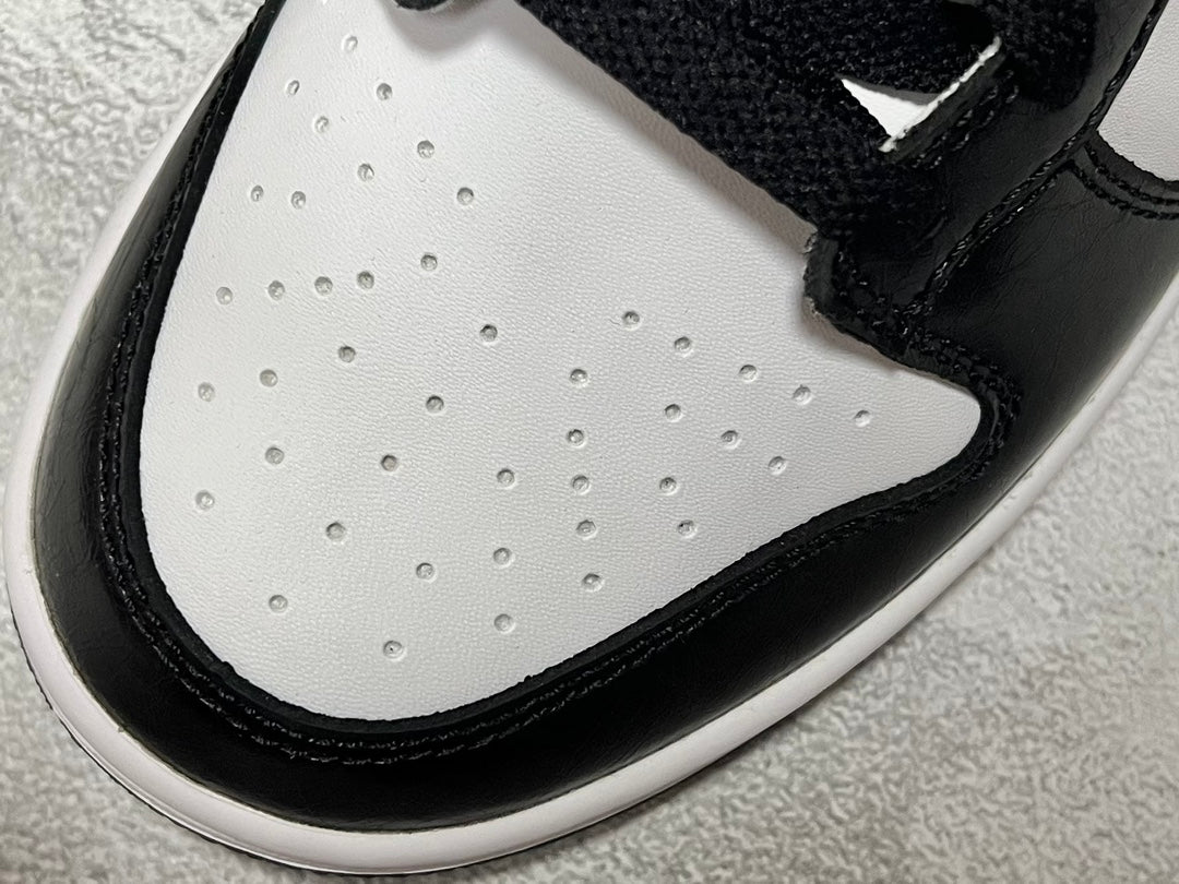 NIKE DUNK LOW PANDA WHITE BLACK