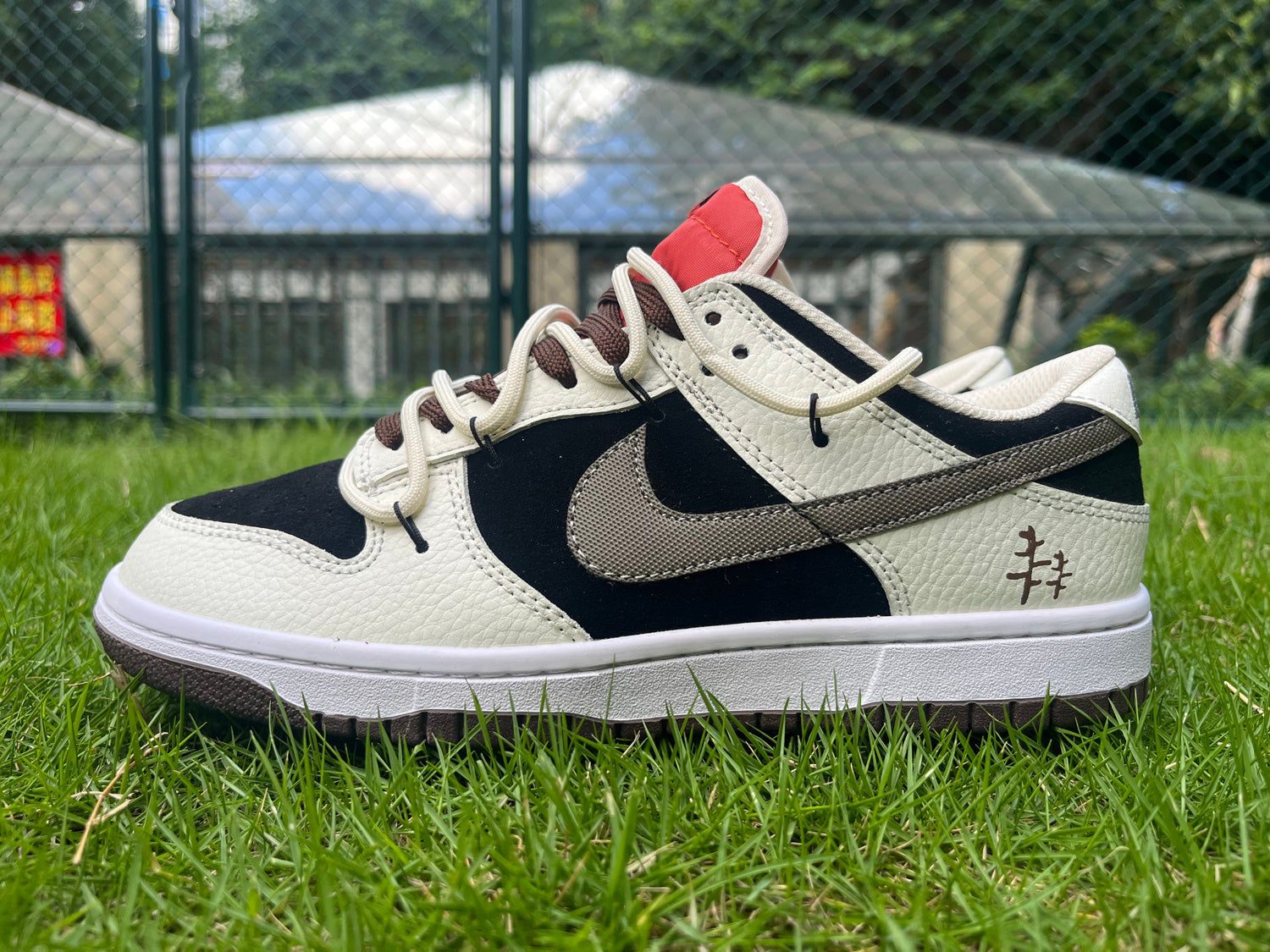 Nike Dunk Low - Crème Noir - L’icône sneakers