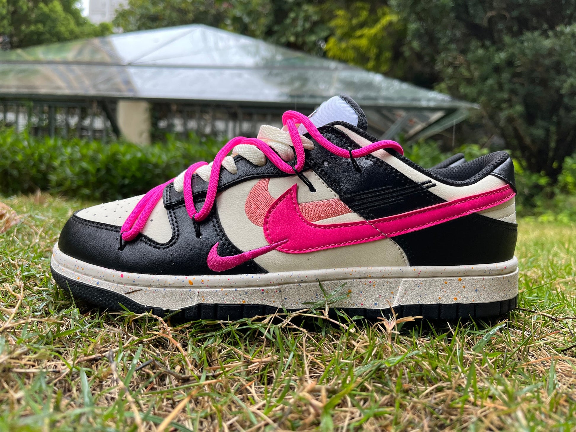 Nike Dunk Low - Noir Rose - L’icône sneakers