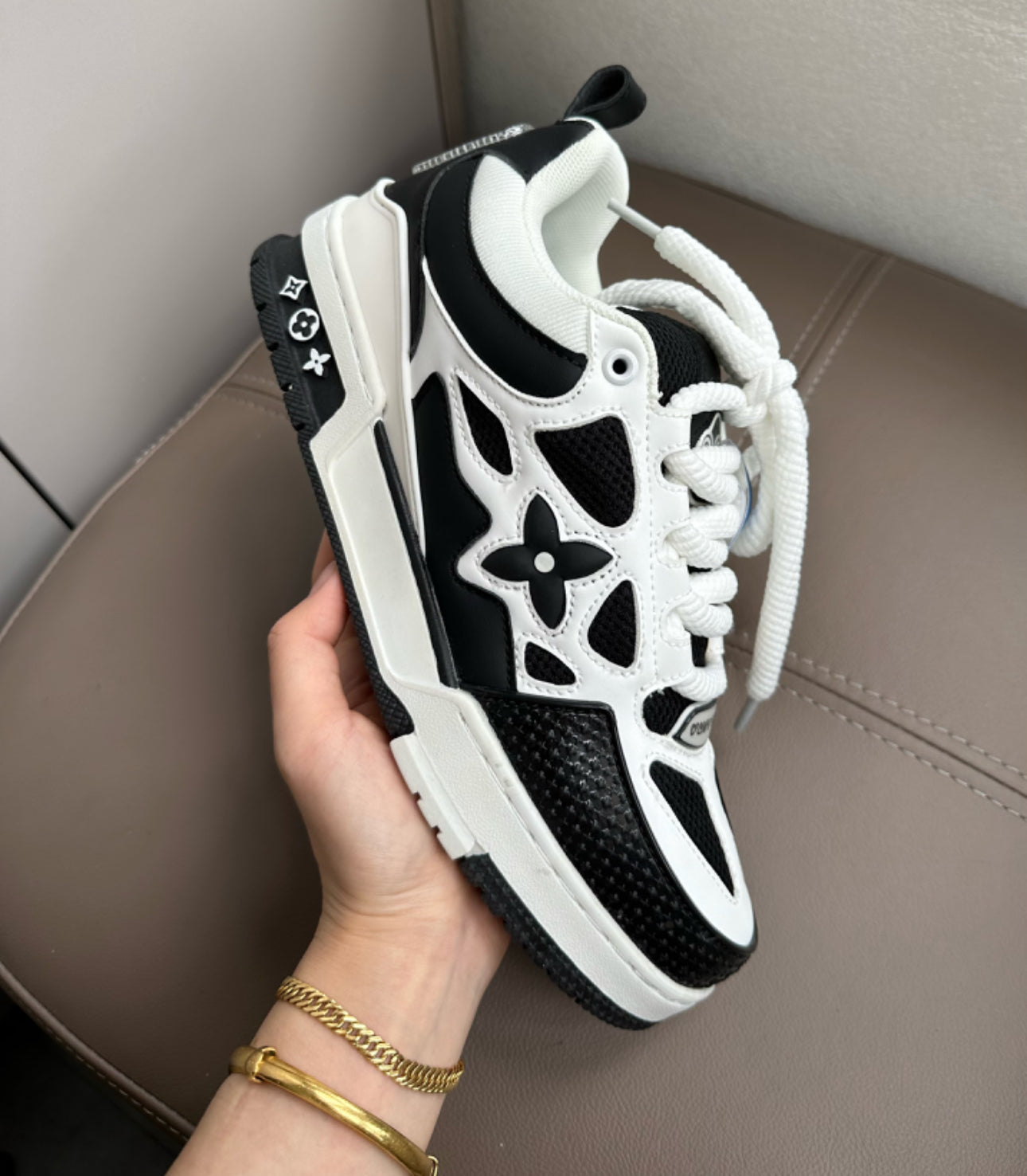 SNEAKERS LOUIS VUITTON SKATE LV BLACK & WHITE