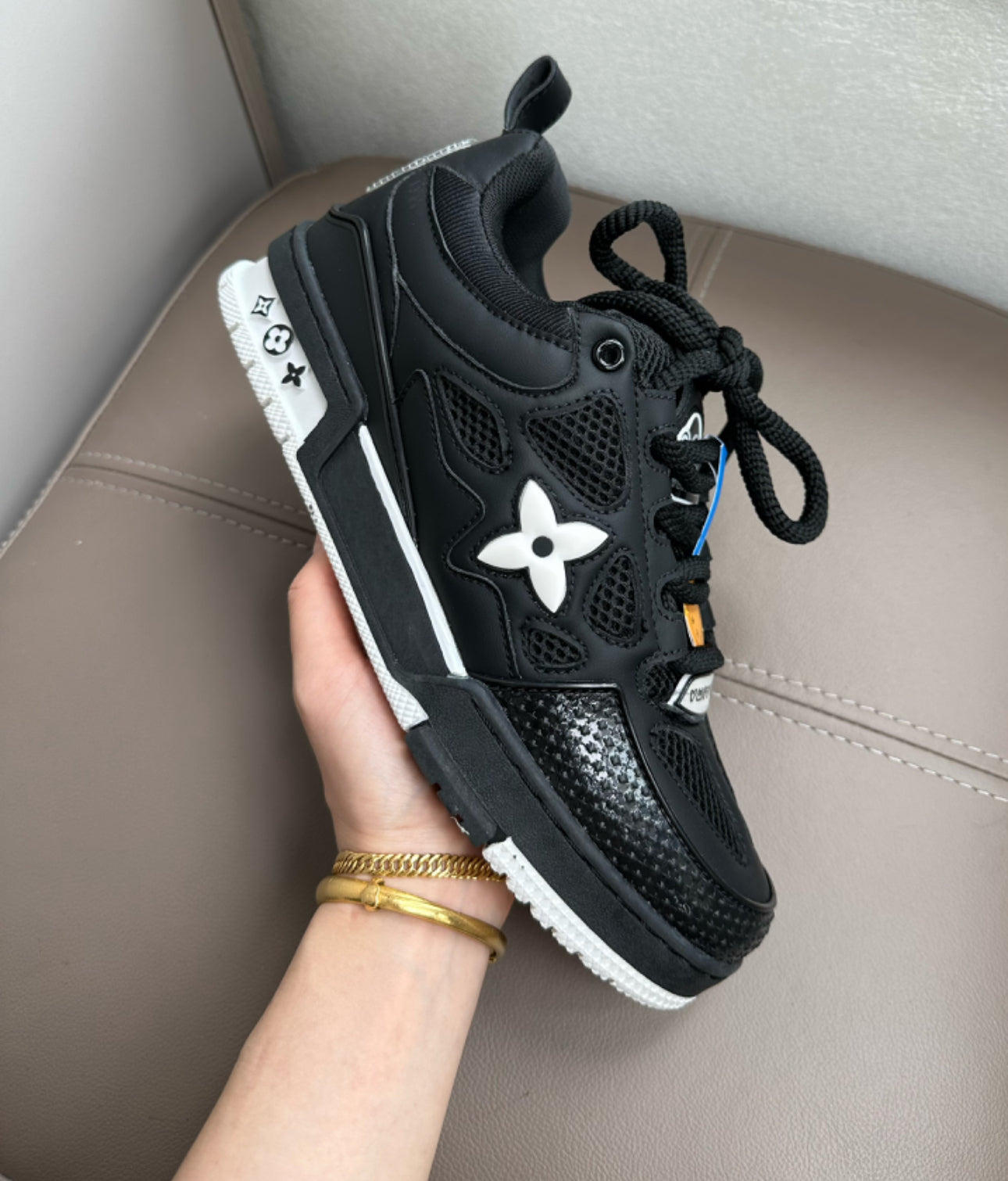 SNEAKERS LOUIS VUITTON SKATE LV BLACK & WHITE