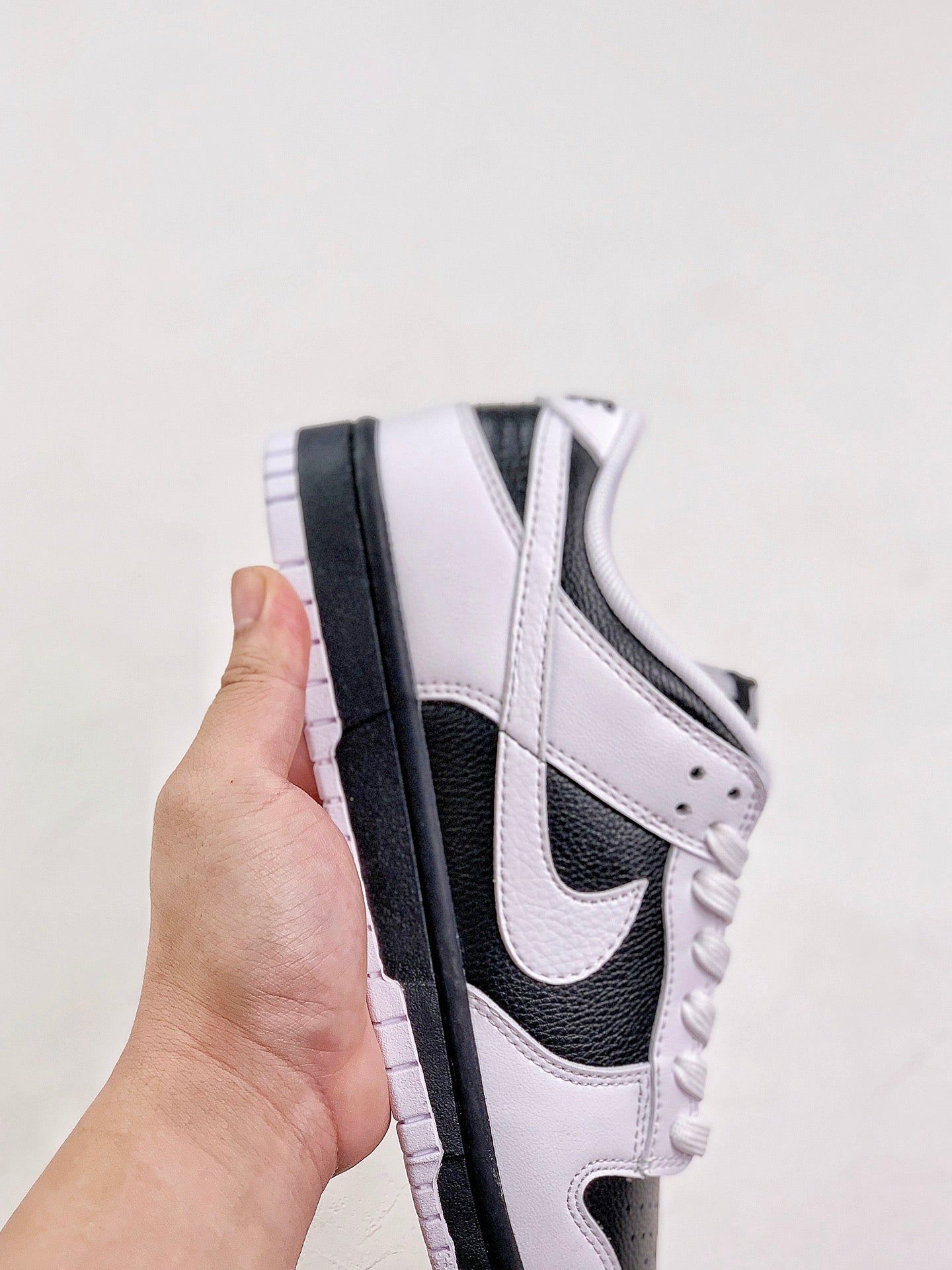 NIKE DUNK LOW REVERSE PANDA WHITE BLACK