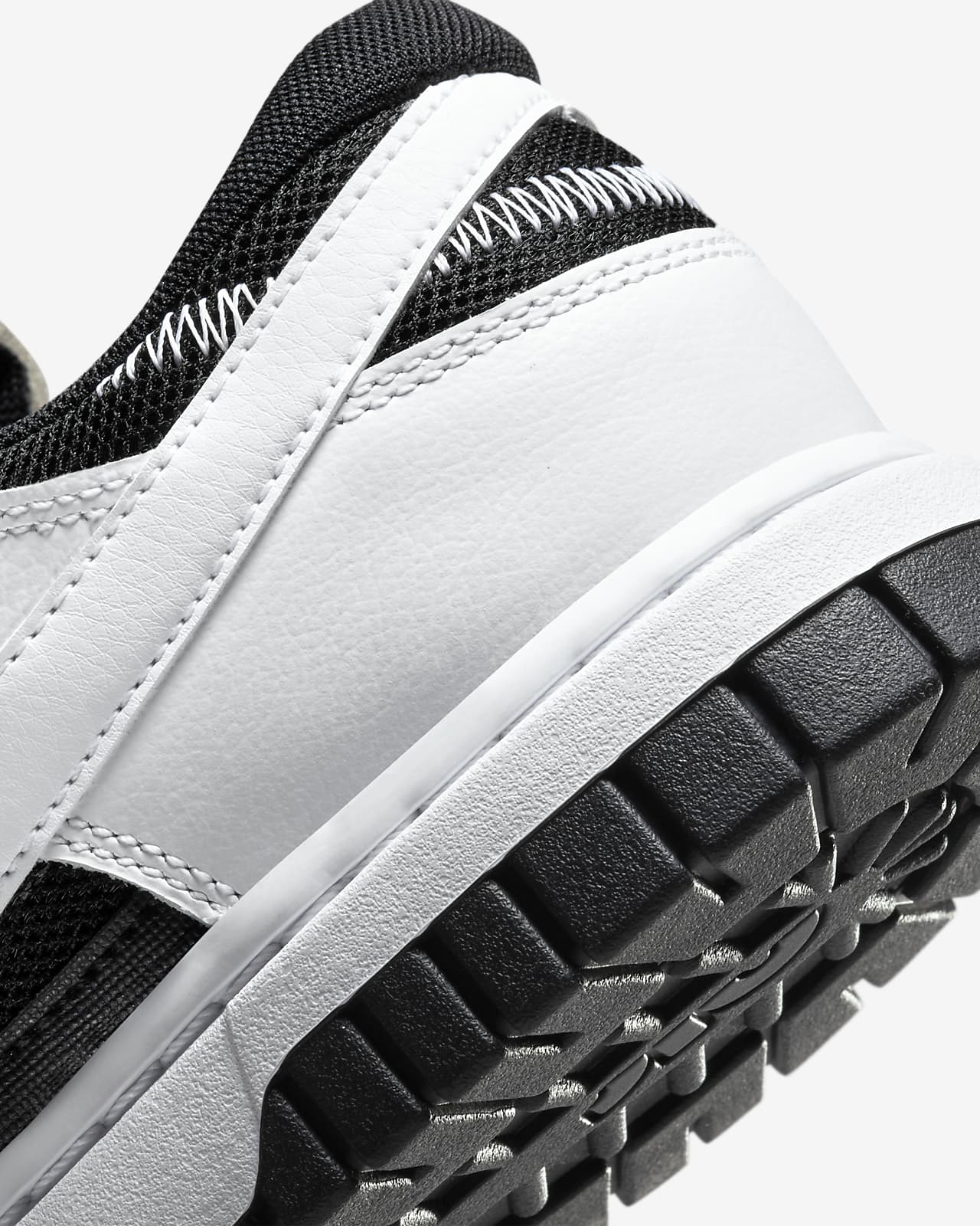 NIKE AIR DUNK JUMBO BLACK & WHITE