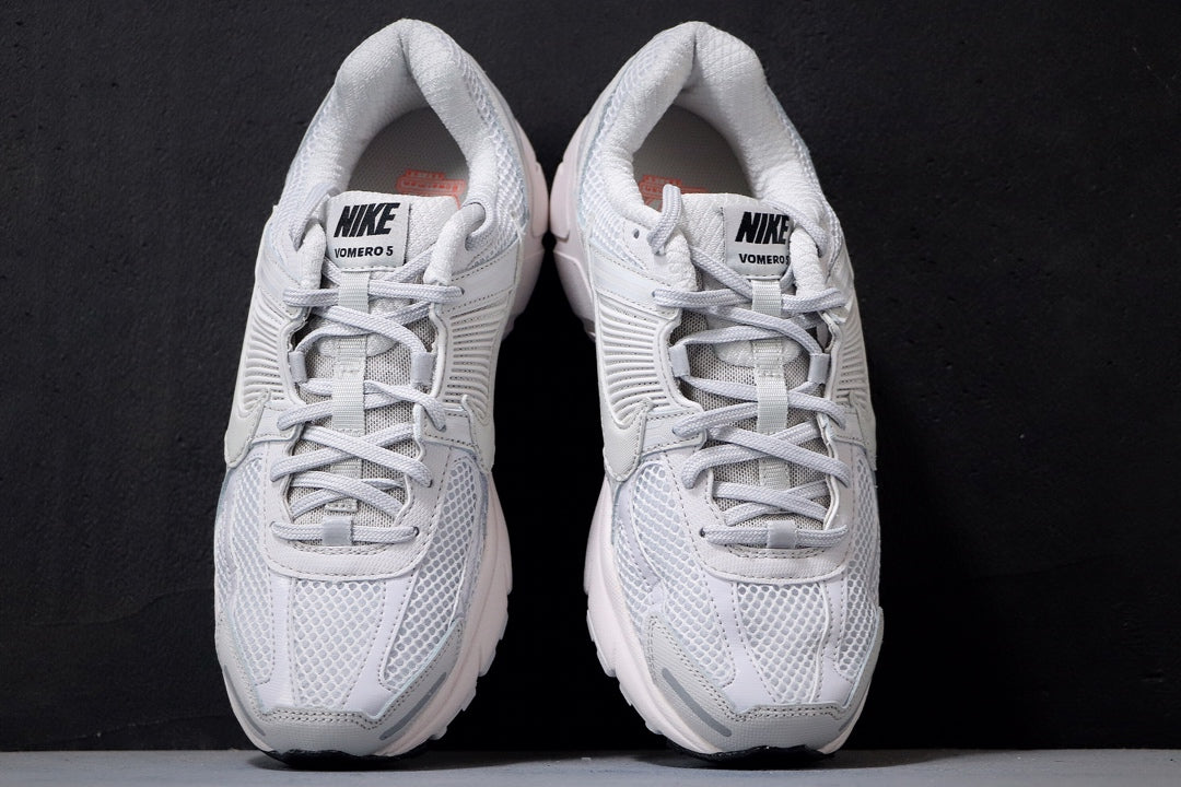 NIKE ZOOM VOMERO 5 WHITE