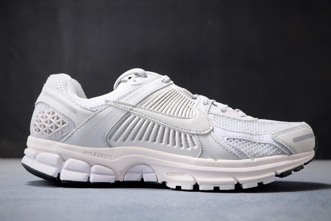 NIKE ZOOM VOMERO 5 WHITE