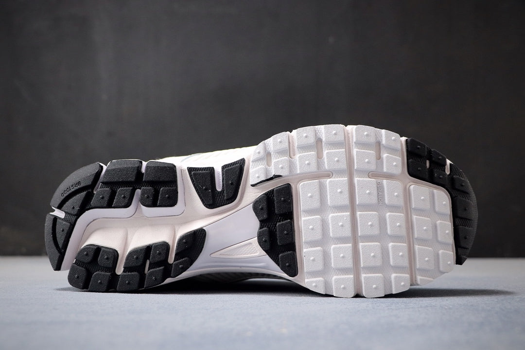 NIKE ZOOM VOMERO 5 WHITE