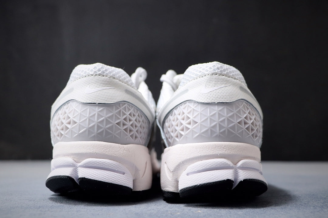 NIKE ZOOM VOMERO 5 WHITE