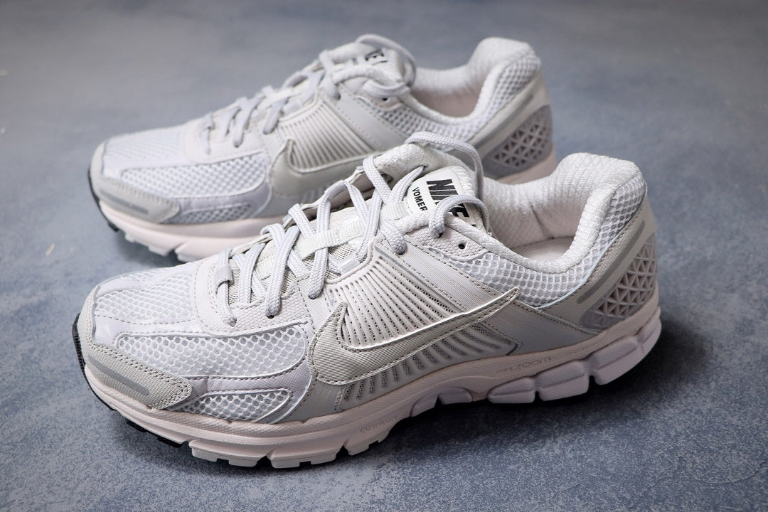 NIKE ZOOM VOMERO 5 WHITE
