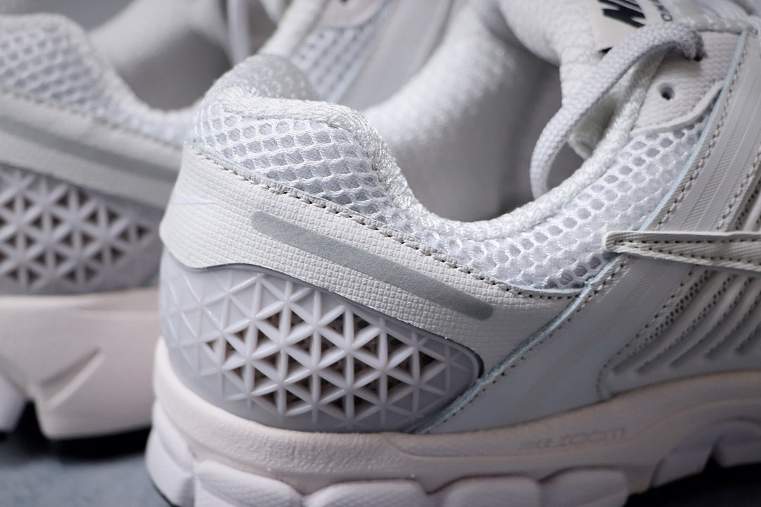 NIKE ZOOM VOMERO 5 WHITE