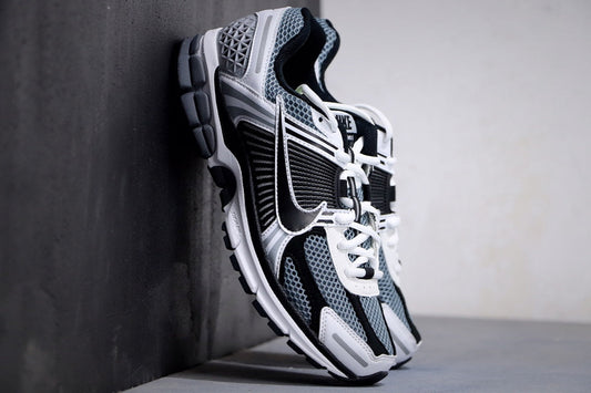 NIKE ZOOM VOMERO 5 BLACK & WHITE