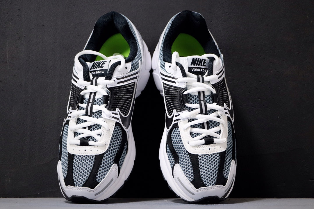 NIKE ZOOM VOMERO 5 BLACK & WHITE