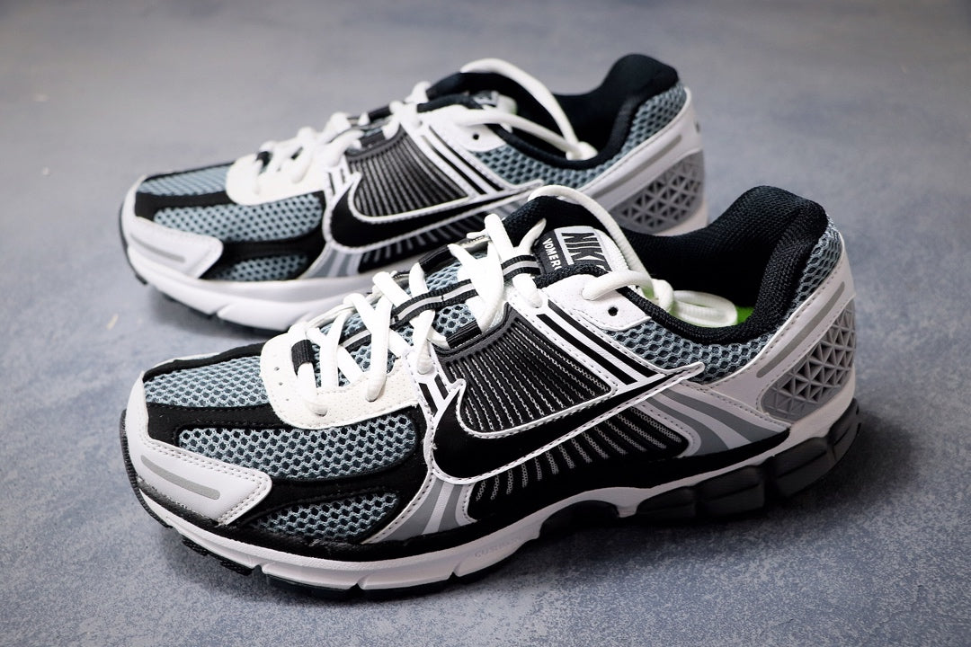 NIKE ZOOM VOMERO 5 BLACK & WHITE